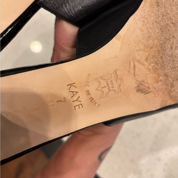 Brighton Kaye Black Leather Medallion Mules Kitten Heels Women’s Size 7M - Picture 4 of 5